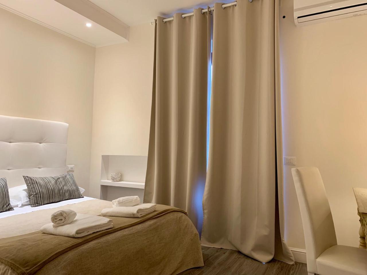 Charme Rooms Taranto Exteriör bild